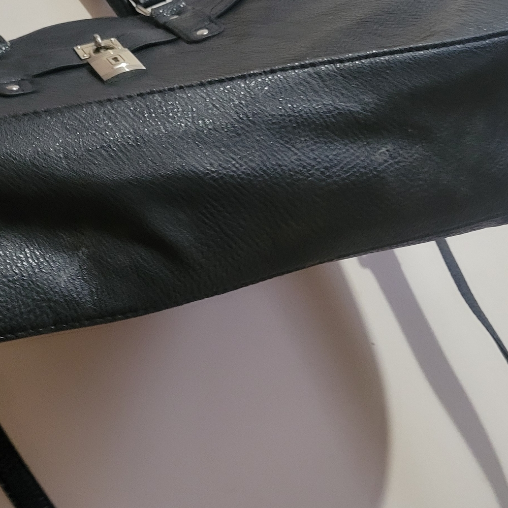 Black Leather Handbag with Padlock Accents Arm or Strappy purse - Picture 3 of 11